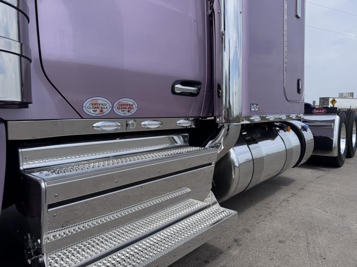 2027 Peterbilt 589-12