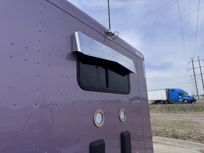 2027 Peterbilt 589-13