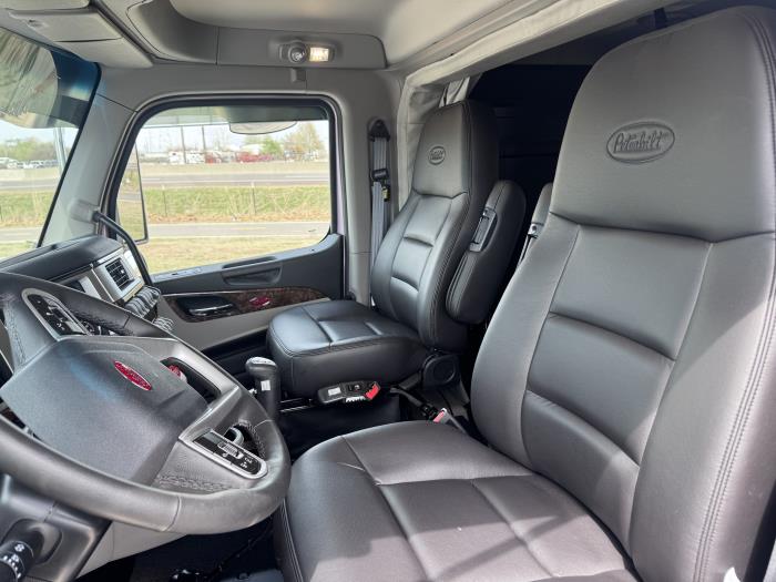 2027 Peterbilt 589-16