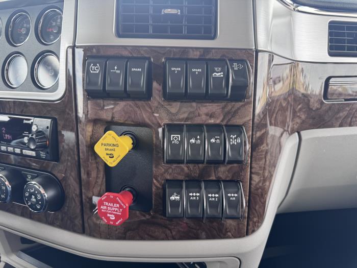 2027 Peterbilt 589-19