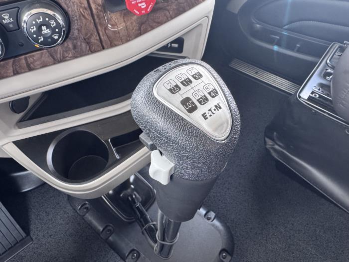 2027 Peterbilt 589-21