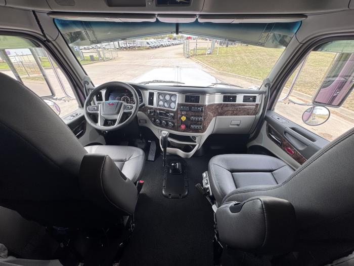 2027 Peterbilt 589-23