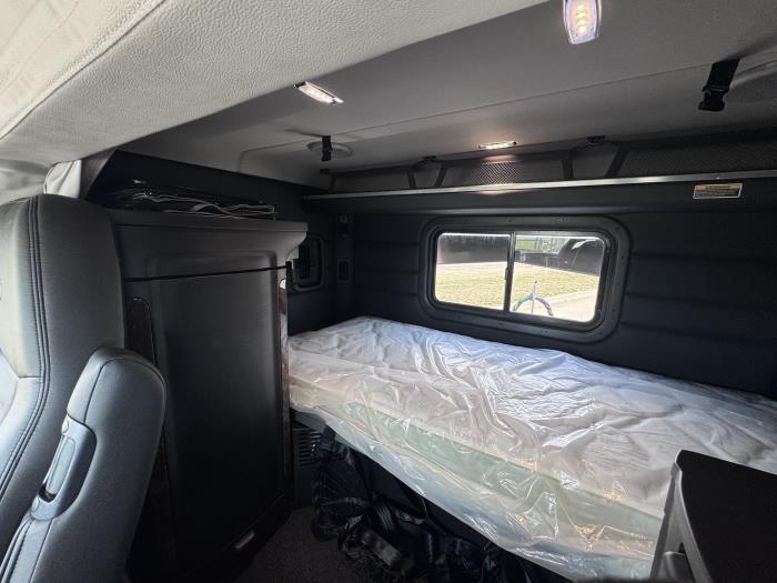 2027 Peterbilt 589-24