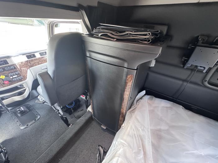 2027 Peterbilt 589-26