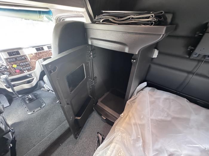 2027 Peterbilt 589-27