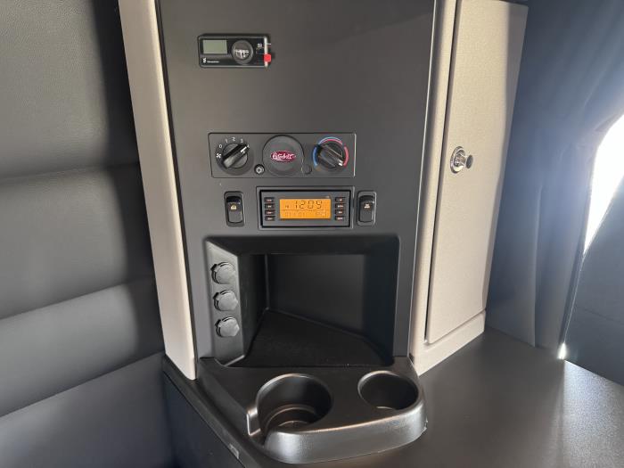 2027 Peterbilt 589-30