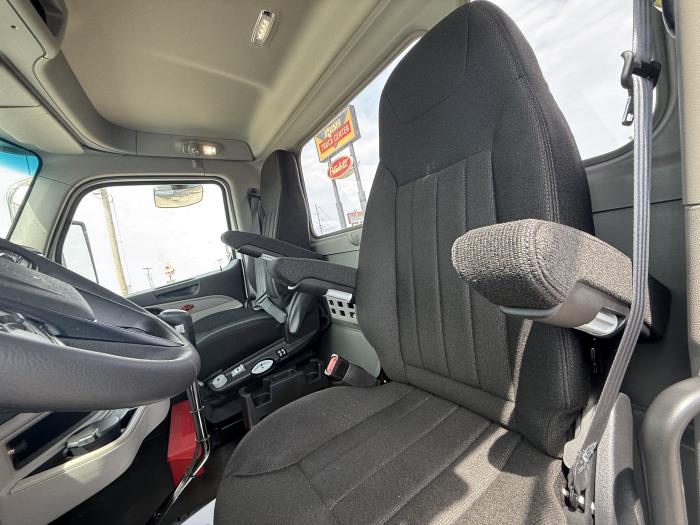 2027 Peterbilt - image 22