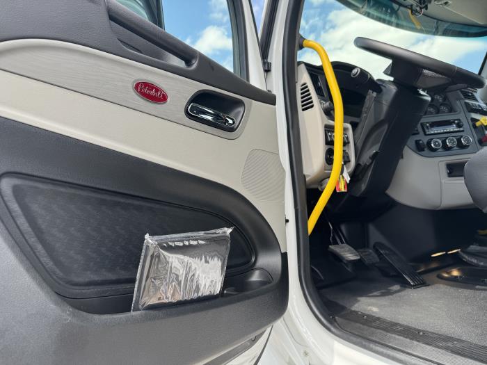 2027 Peterbilt 567 - image 15