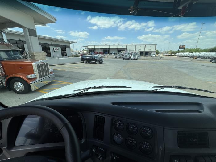 2027 Peterbilt 567 - image 20