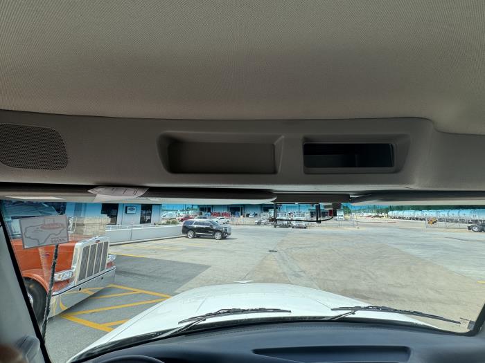 2027 Peterbilt 567 - image 21