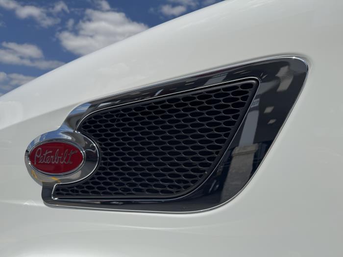 2027 Peterbilt 567 - image 13