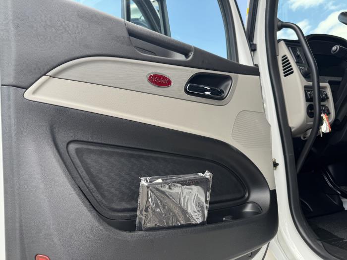 2027 Peterbilt 567-14