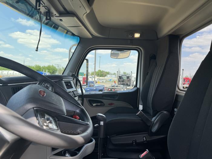 2027 Peterbilt - image 14