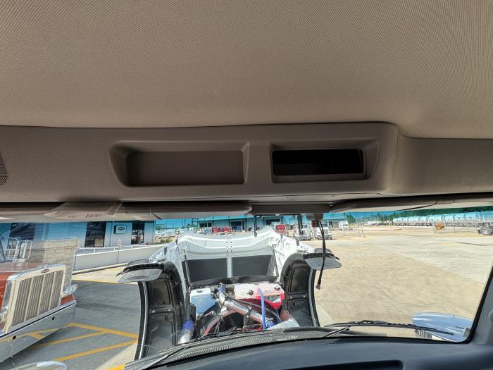 2027 Peterbilt - image 18