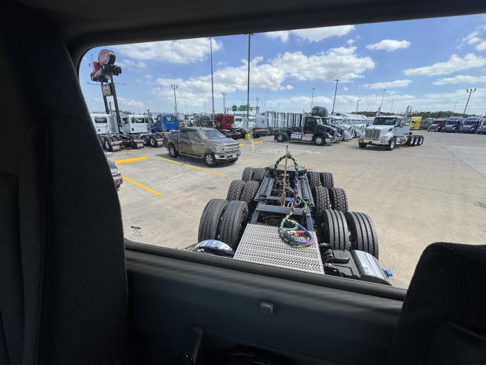 2027 Peterbilt - image 19