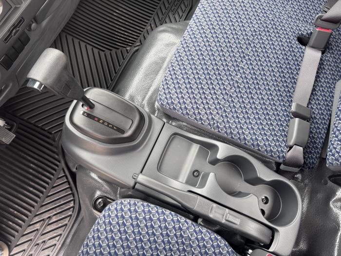 2026 Isuzu NPR - image 16