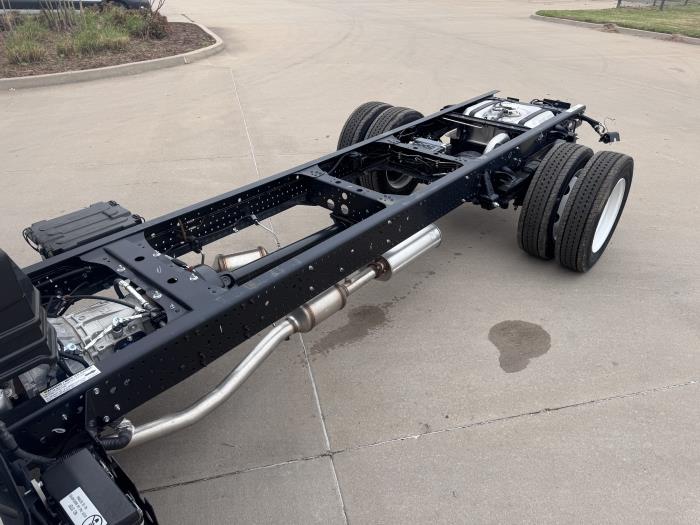 2025 Isuzu NRR - image 11