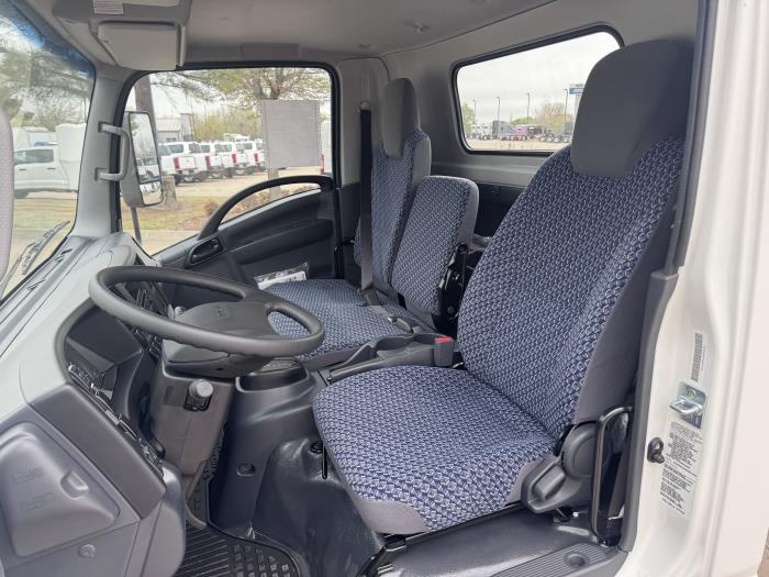 2025 Isuzu NRR - image 12