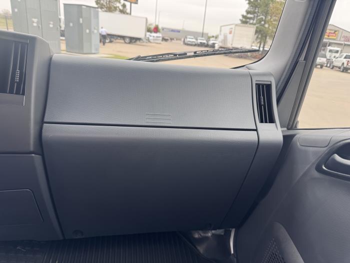 2025 Isuzu NRR - image 15