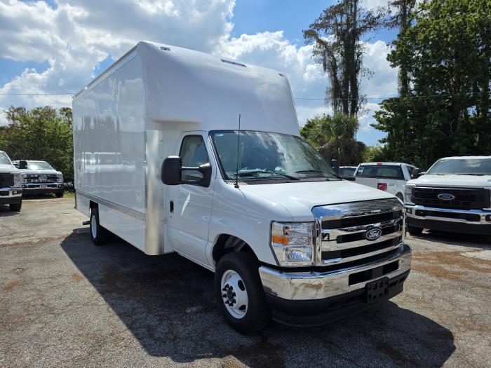 2027 Ford E-450-2