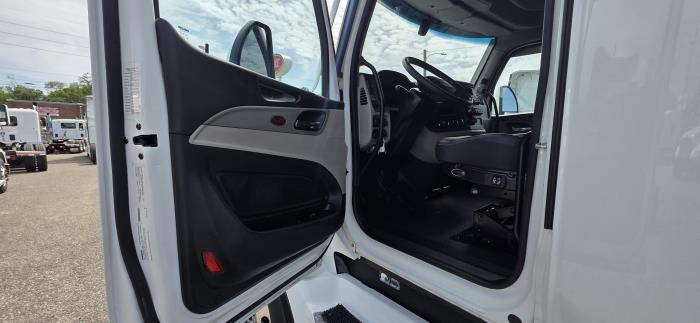 2024 Peterbilt 579-8