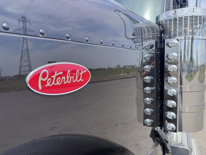 2027 Peterbilt - image 12
