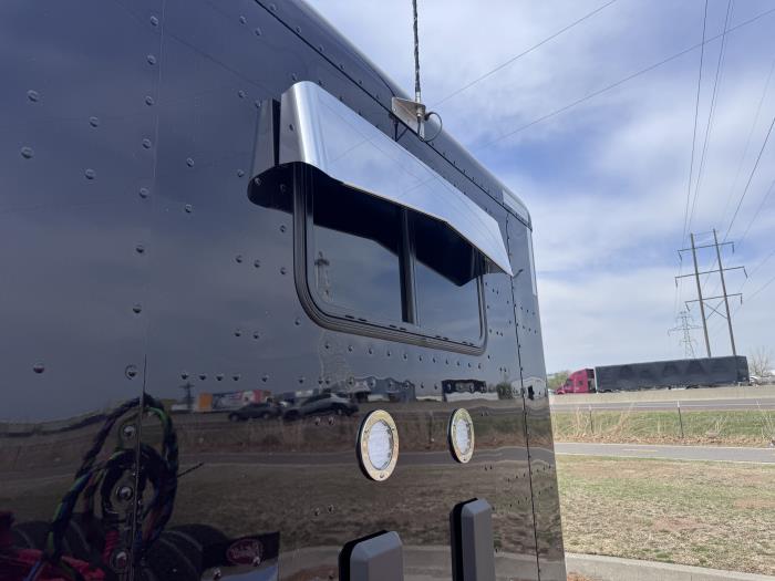 2027 Peterbilt - image 14