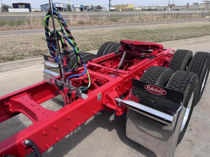 2027 Peterbilt - image 15