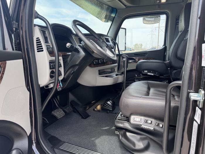 2027 Peterbilt - image 16