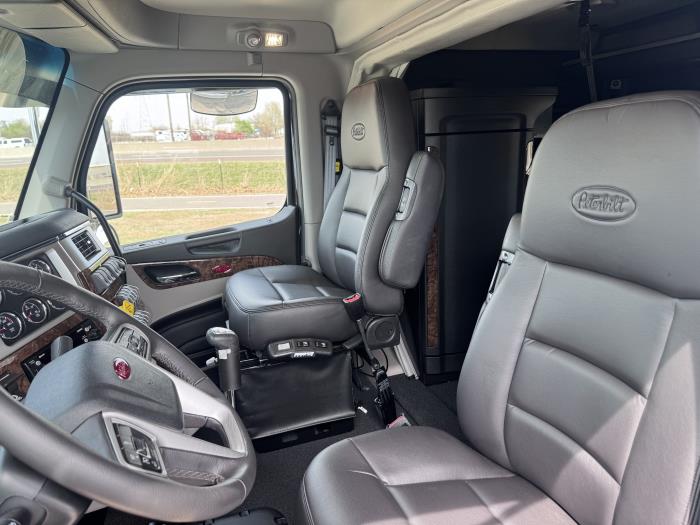 2027 Peterbilt - image 17