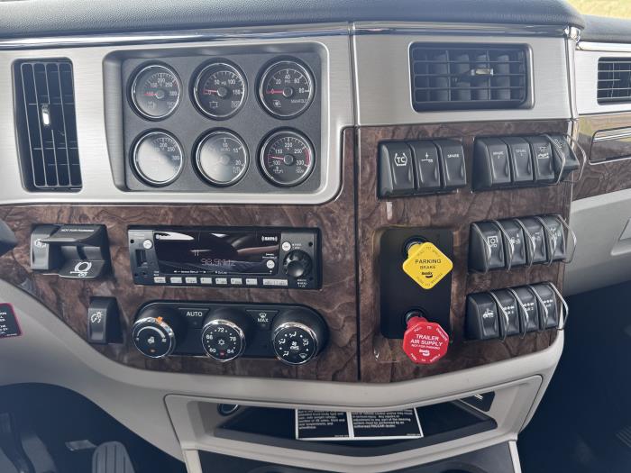 2027 Peterbilt - image 19