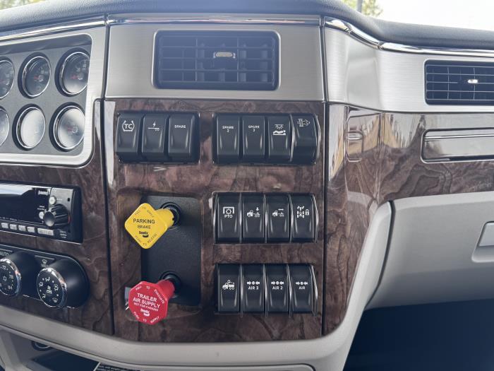 2027 Peterbilt - image 20