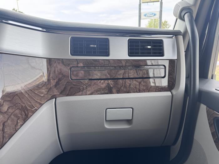 2027 Peterbilt - image 21