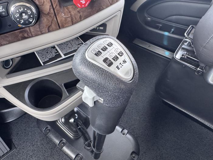2027 Peterbilt - image 22