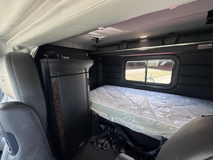 2027 Peterbilt - image 25