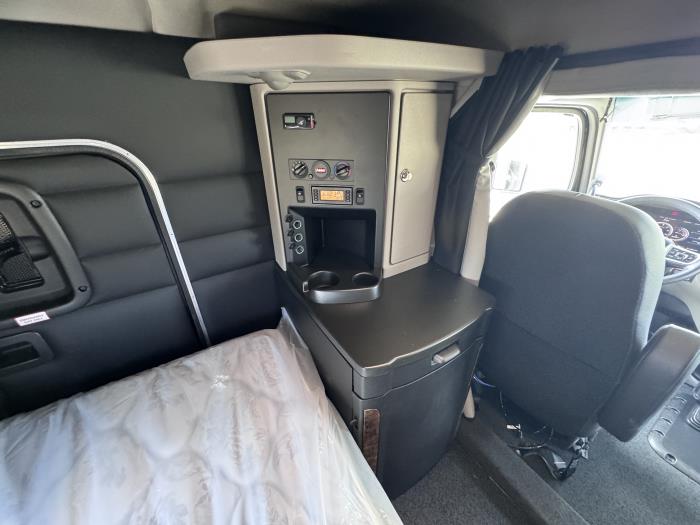 2027 Peterbilt - image 29