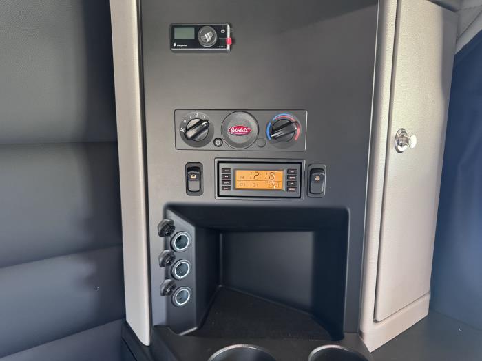 2027 Peterbilt - image 31