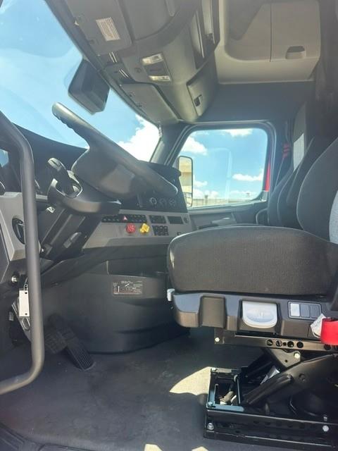 2022 Freightliner Cascadia-3