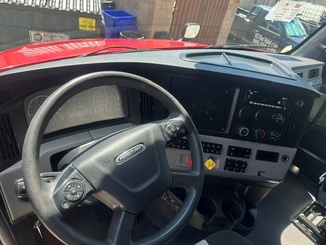 2022 Freightliner Cascadia-9