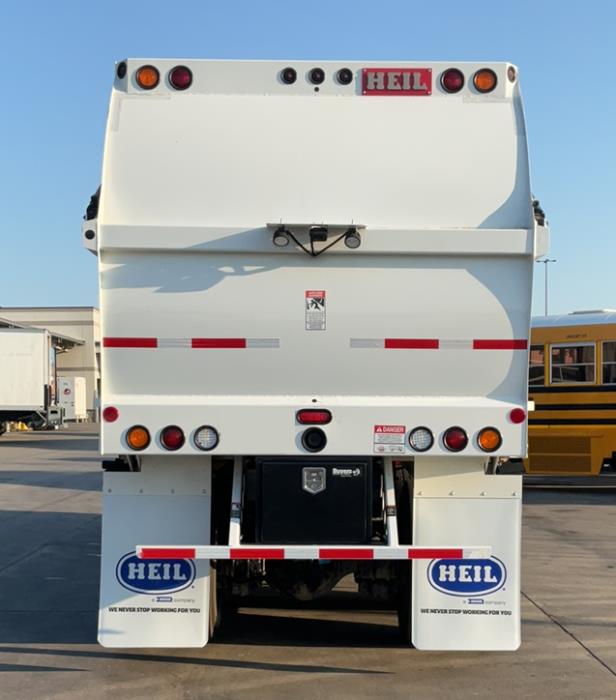 2025 Peterbilt 520-4