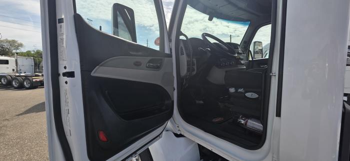 2023 Peterbilt 567-8