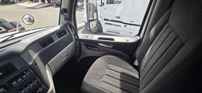 2023 Peterbilt 567-10