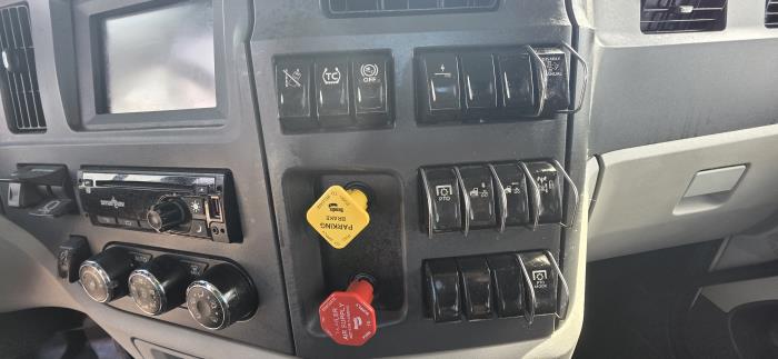 2023 Peterbilt 567-12