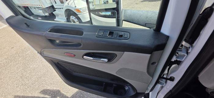 2023 Peterbilt 567-15