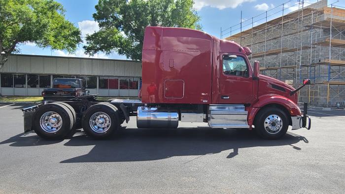 2022 Peterbilt 579-8