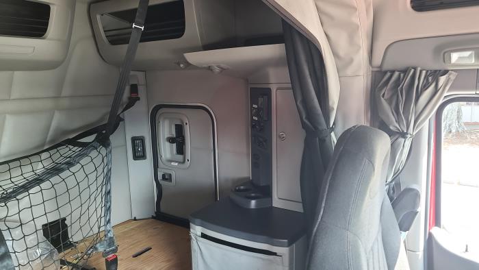 2022 Peterbilt 579-16