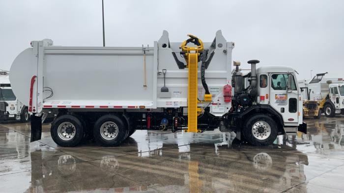 2025 Peterbilt 520-4