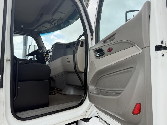 2019 Peterbilt 567-21