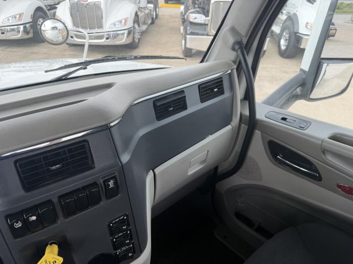 2019 Peterbilt 567-27