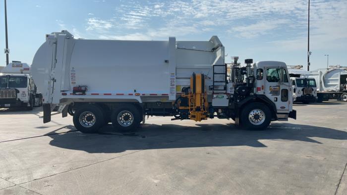 2025 Peterbilt 520-4